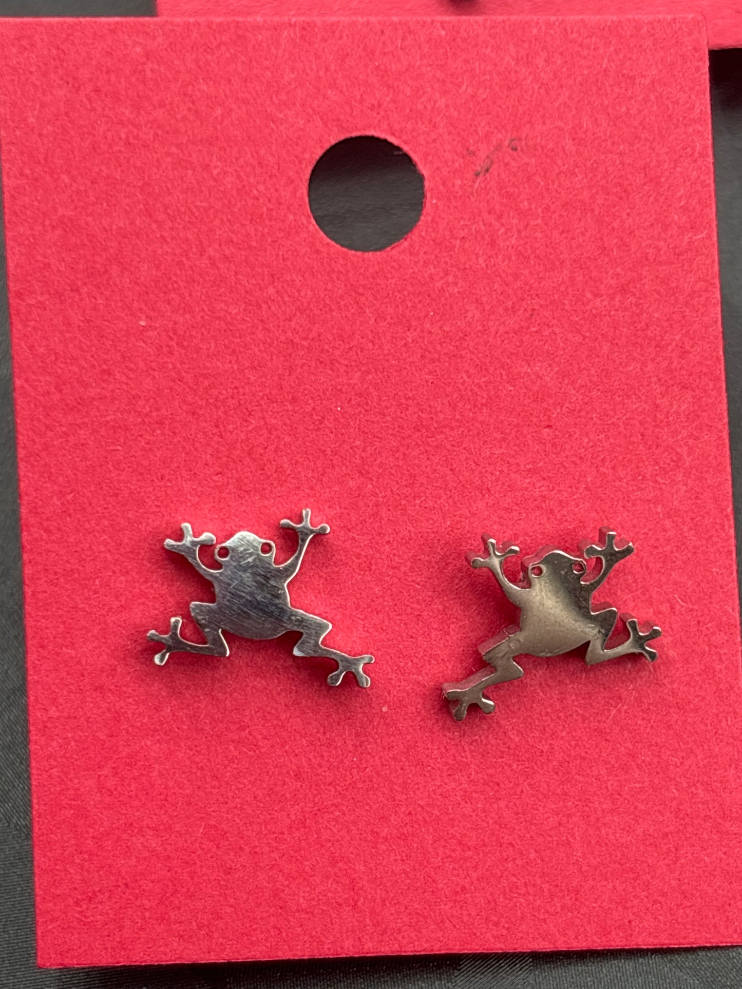 Frog studs