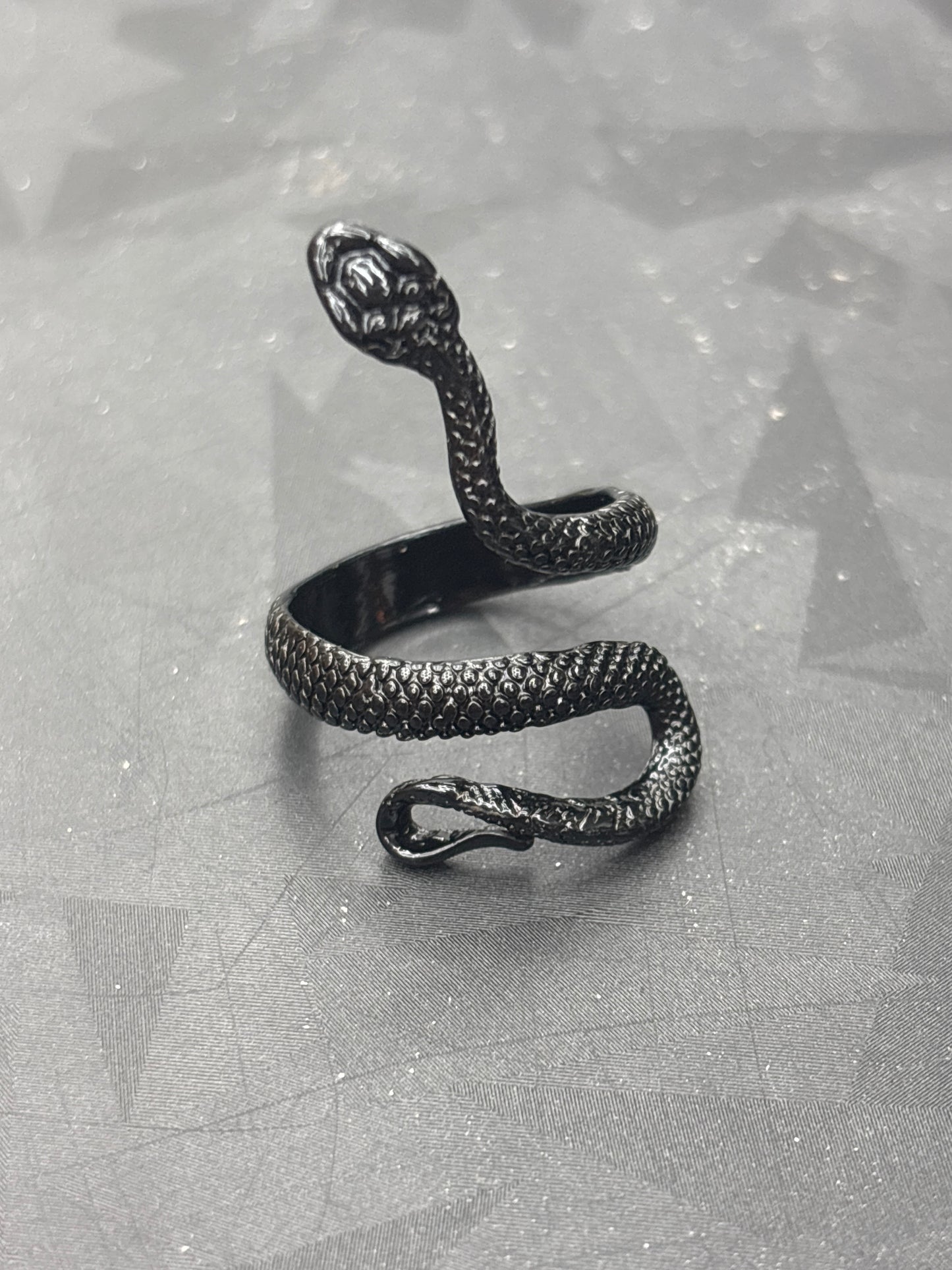Simple snake rings