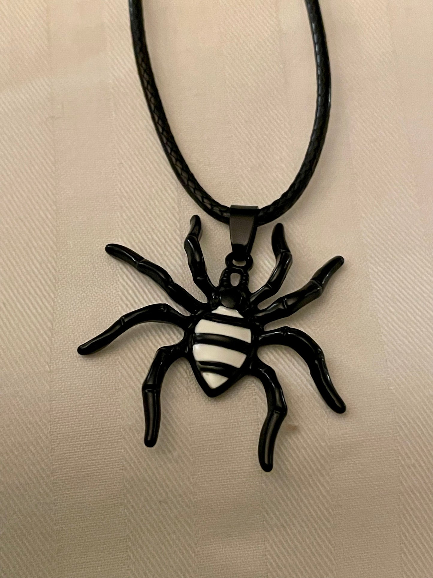 Necklace - Spider Black/White Stripes