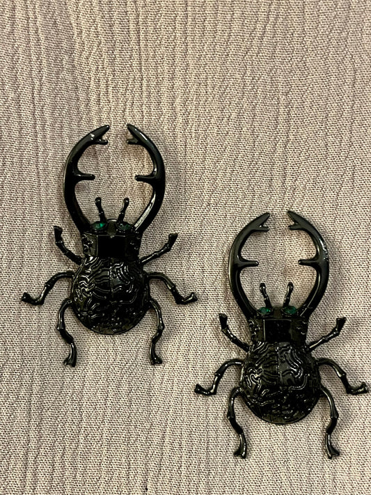Earring - beetle black